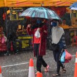 Kehujanan di Siang Hari Ramadan, Perlukah Mengganti Puasa?