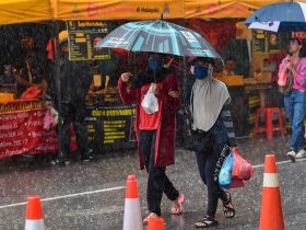 Kehujanan di Siang Hari Ramadan, Perlukah Mengganti Puasa?