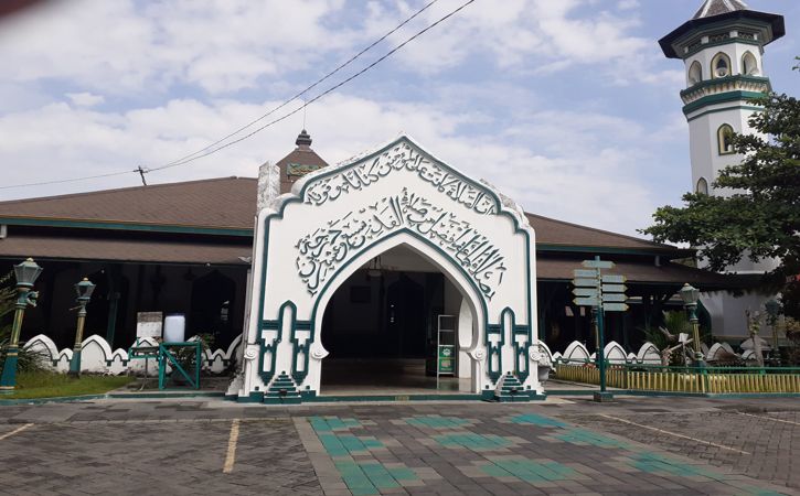 Konsep Umat Wasath dan Tantangan Radikalisme: Refleksi atas Tafsir Q.S. Al-Baqarah [2]: 143