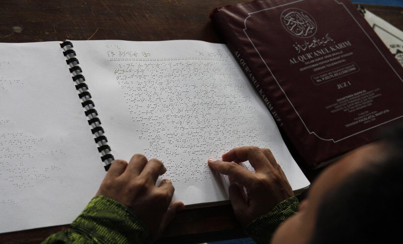 Al-Qur’an Braille: Sentuhan yang Membebaskan Akses Tunanetra