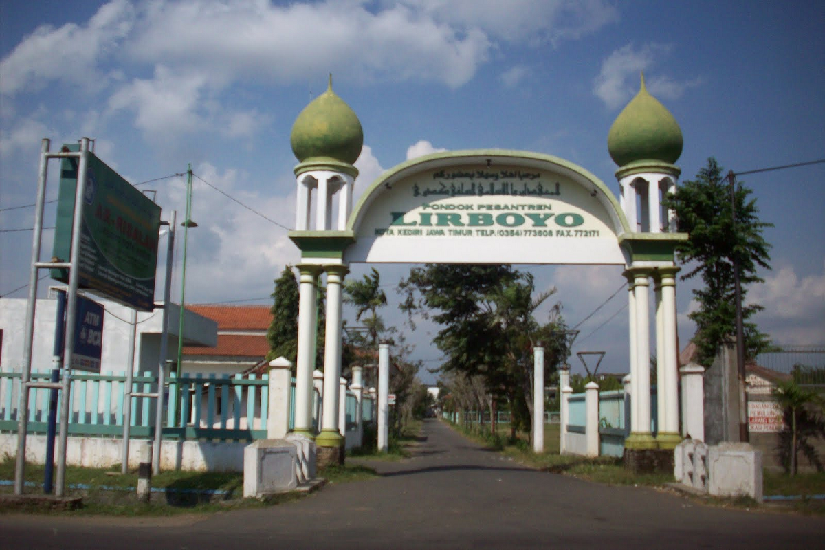 Jejak Santri: Dari Semangat Dinamis Ploso ke Keteduhan Lirboyo