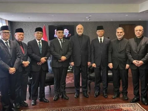 Melampaui Perbedaan Mazhab: Wafatnya Pemimpin Syiah Iran Memantik Solidaritas Islam Indonesia