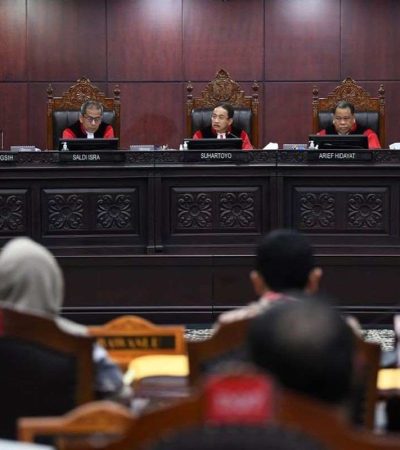 Hakim MK Cecar KPU soal Verifikasi Pendidikan Gibran, KPU Akui Tak ke Kemendikbudristek