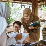 Membentuk Anak yang Beragama, Bukan Sekadar Tahu Agama