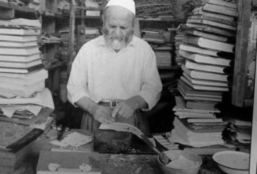 Antara Muhaddits dan Kritikus Hadits: Menilai Kapasitas Keilmuan Al-Albani