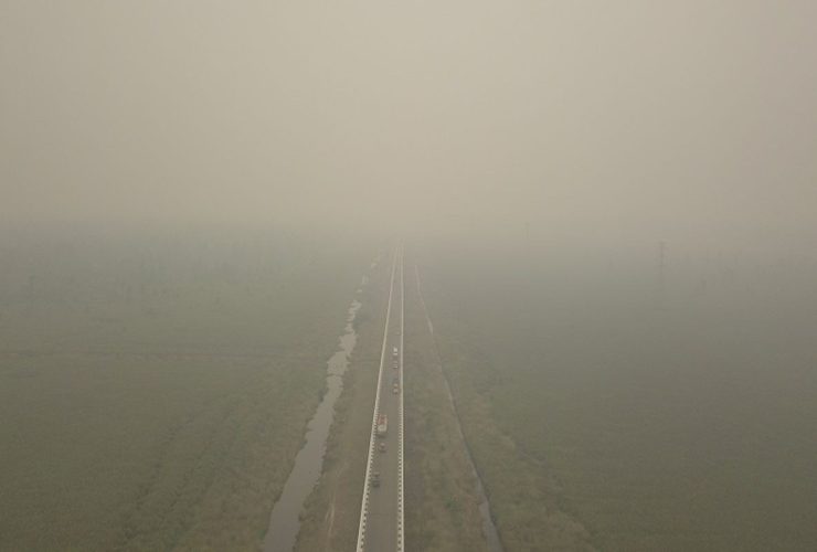 Langit Tercekik Asap, Rakyat Terabaikan
