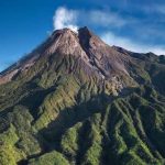 Rahasia di Balik Gunung yang Bergerak: Dialog Tafsir QS. An-Naml Ayat 88 dan Sains Modern