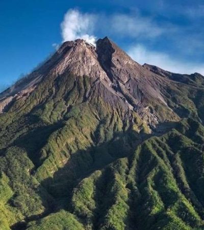 Rahasia di Balik Gunung yang Bergerak: Dialog Tafsir QS. An-Naml Ayat 88 dan Sains Modern