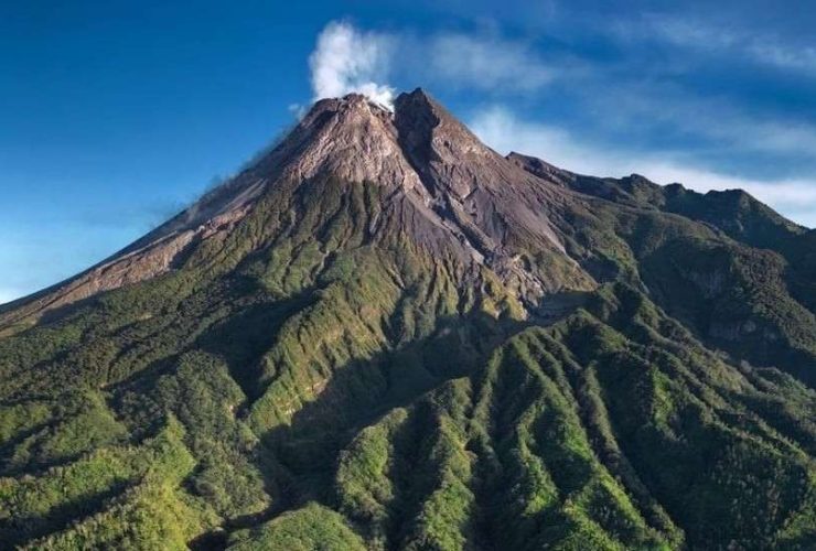 Rahasia di Balik Gunung yang Bergerak: Dialog Tafsir QS. An-Naml Ayat 88 dan Sains Modern