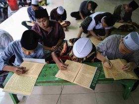 Di Balik Layar Digital, Ada Sanad yang Tak Tergantikan