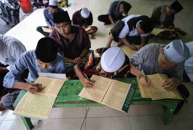 Di Balik Layar Digital, Ada Sanad yang Tak Tergantikan