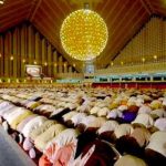 Di Balik Saf yang Sejajar: Salat Berjamaah, Kesetaraan, dan Integrasi Sosial